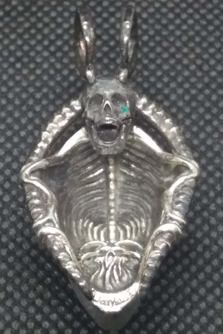 Screaming Alien Face pendant